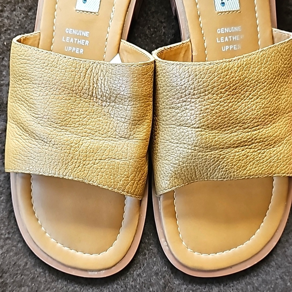 Sandals - Picture 7 of 16